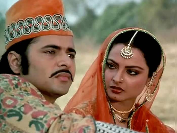 Rekha Farooq Sheikh romantic scene