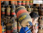 LPG संकट के बीच बड़ी राहत! कमर्शियल सिलेंडर को लेकर सरकार ने लिया ये बड़ा फैसला, जानें क्या कुछ कहा