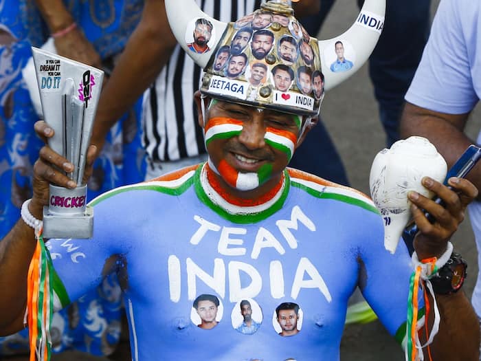 Narendra modi stadium fans in hindi