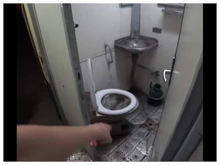 Pakistan Train Viral Video First Class