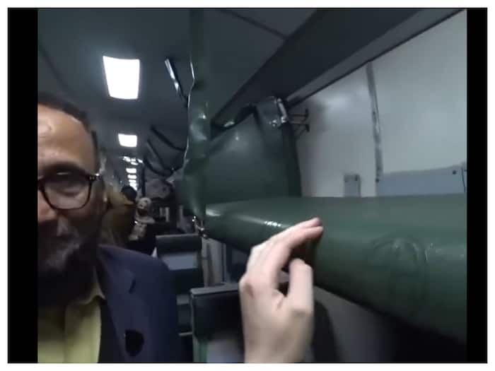 Kaisi Dikhti Hai Pakistan Ki First Class AC Train