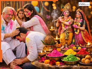 Holi 2026: आज है रंगों का त्योहार होली, जानिए सबसे पहले किसे रंग लगाना होता है शुभ