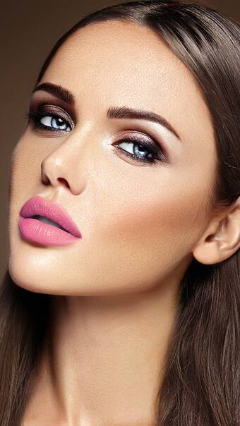 Lightweight Eyeliner for Comfortable All Day Wear