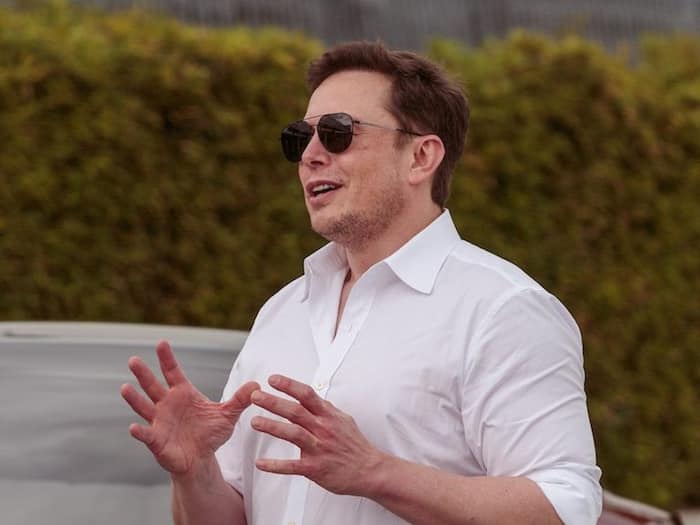 Elon Musk earnings per week