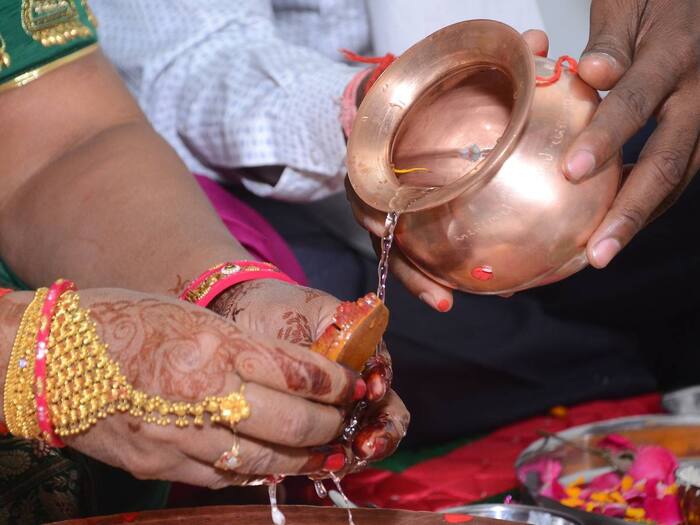 How Hindus pray in foreign countries