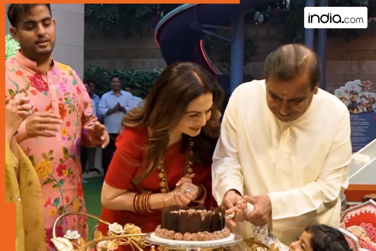 Nita Ambani performs Bhraman Bhoj to Ved Pathsala students- Watch