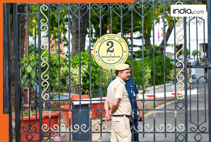 Heavy security, Delhi Assembly, New Delhi, Old Secretariat, Vijender Gupta, Delhi Police Commissioner, Satish Golcha