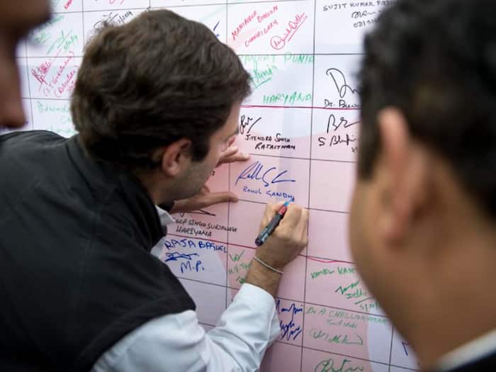 Rahul Gandhi original signature pic