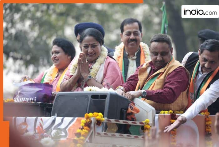 CM Rekha Gupta Inaugurates New Water ATMs in Shalimar Bagh, distributes cards to residents