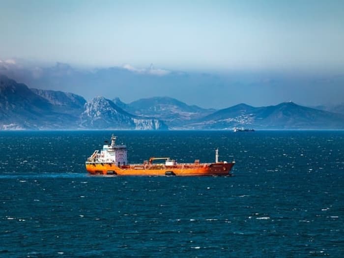 Strait of malacca connects