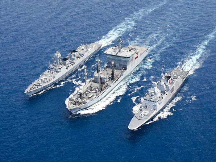 Strait of malacca is between