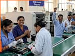 नोएडा में कर्मचारियों को मिलेगा डबल ओवरटाइम पे, डायरेक्ट बोनस-समय पर सैलरी, योगी सरकार का ऐलान