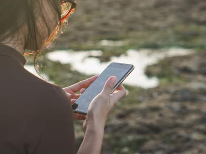 Satellite phone without network