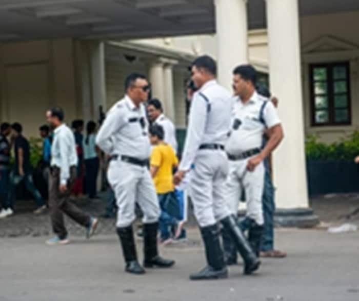 Kolkata police uniform history