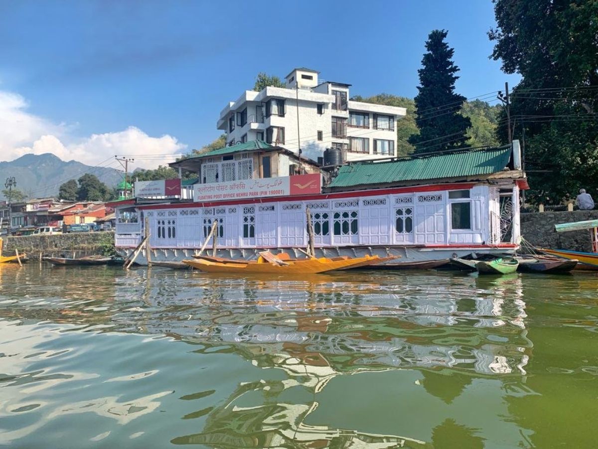 यहां बना है दुनिया का इकलौता तैरता हुआ पोस्ट ऑफिस, नाव से पहुंचती हैं चिट्ठियां