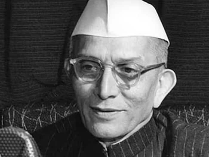 First Non Congress Prime Minister
