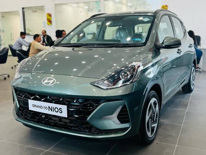 Hyundai Grand i10 CNGO Price
