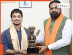 ईशान किशन पर इनामों की बरसात, बिहार से CM से मिला इतने करोड़ का चेक और...