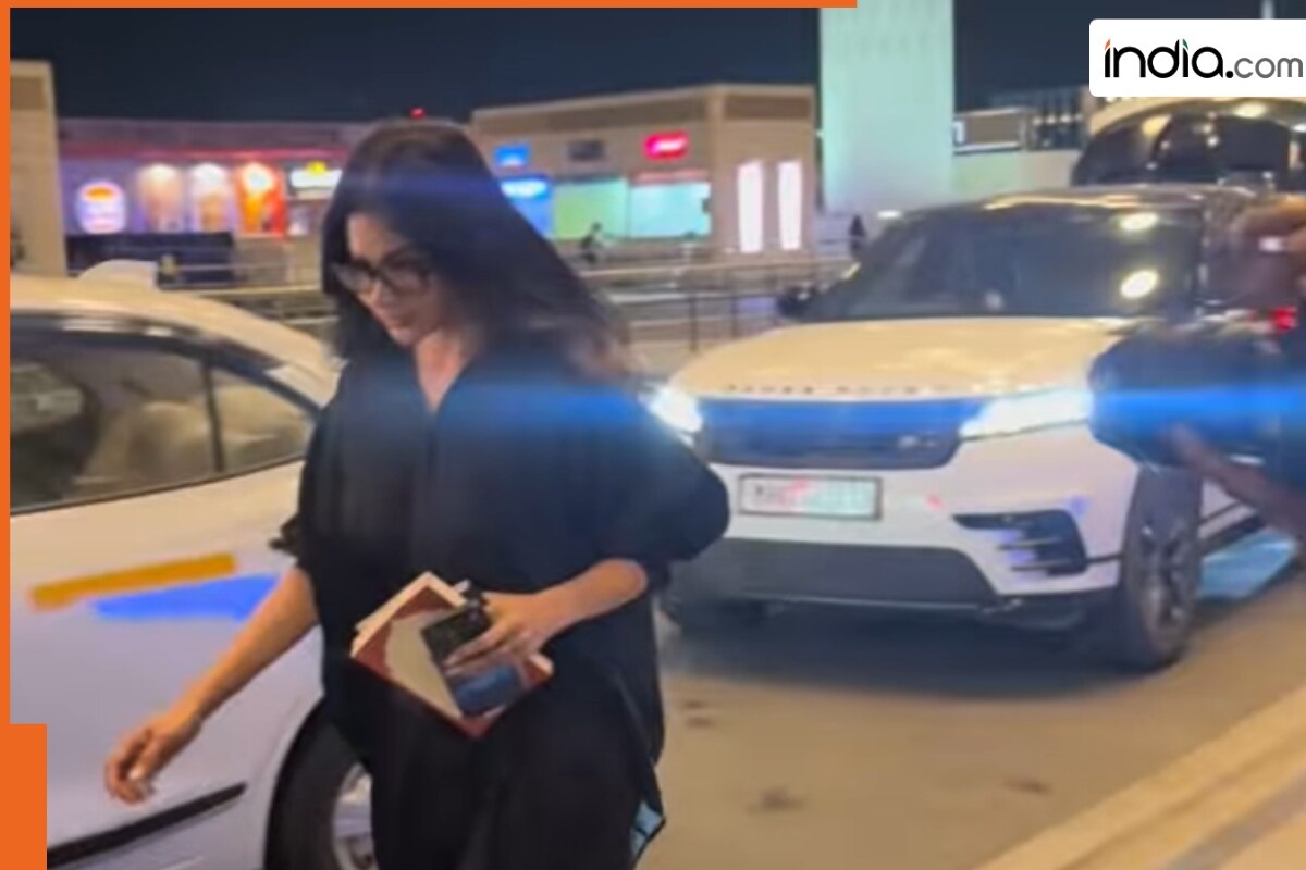 Roy Rushing Mouni Roy rushes into Mumbai airport, skips paparazzi amid separation ...