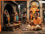 शनिदेव को प्रसन्न करने के लिए क्यों करते हैं हनुमान चालीसा का पाठ? इसके पीछे छिपा रहस्य कर देगा हैरान