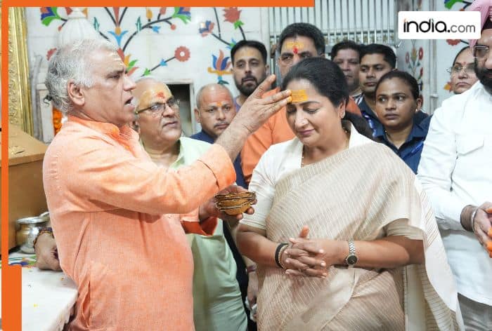 Delhi CM Rekha Gupta offers prayers at Gauri Shankar Mandir, performs Jalabhishek along with cabinet colleagues