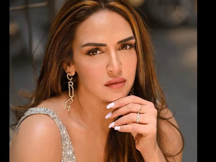 Who design esha deol busine