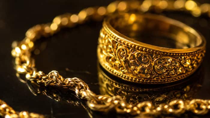 Can jewellers extract gold from chain in water