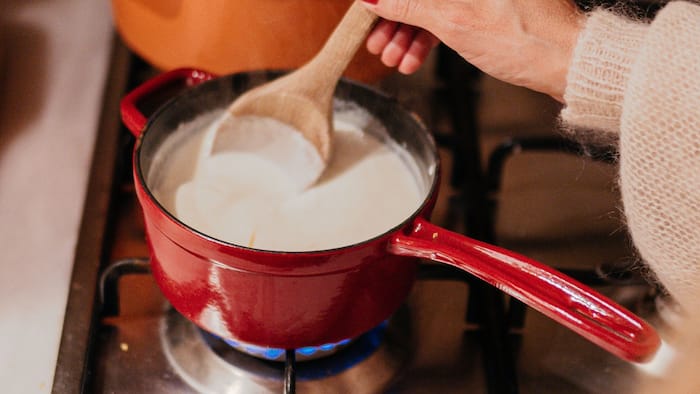 How many minutes to boil milk
