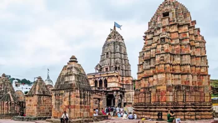Omkareshwar Temple, VIP darshan, blood donation, Khandwa, Madhya Pradesh, Omkareshwar Jyotirlinga Temple, Adhik Maas, Hindu lunar month, rare blood groups, AB-negative, O-negative, A-negative, B-negative, Lord Omkareshwar