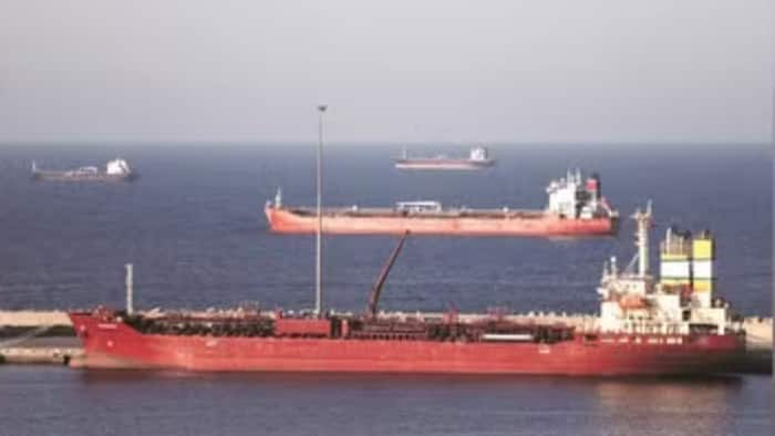 Iran shuts Strait of Hormuz again over Israeli ceasefire violations in Lebanon