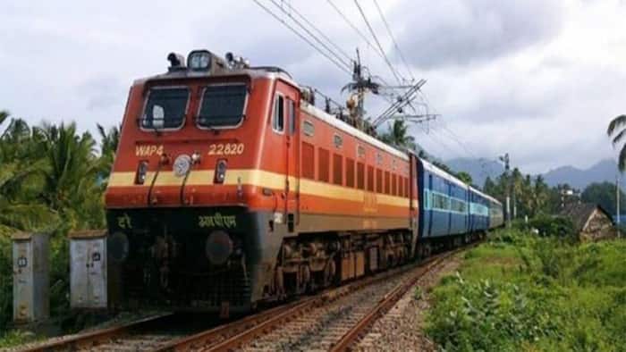 Mumbai local train passengers alert! 5-hour Jumbo Block from 10:35 AM on UP and DOWN Slow local lines between Churchgate and Mumbai Central today; these services cancelled