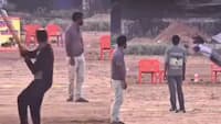 Viral Video: कैच पकड़ने के लिए पक्षी की तरह उड़ गया लड़का, जोंटी रोड्स और फिलिप्स भी रह जाएंगे दंग | देखिए