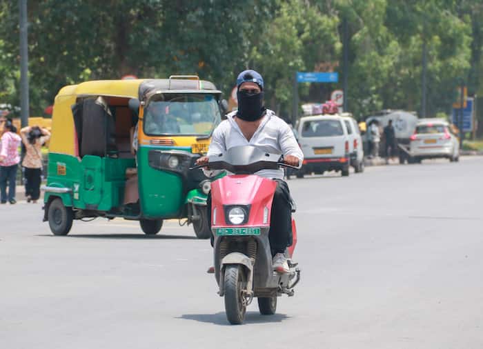 New Delhi  Heatwave Grips National Capital Amid Soaring Temperatures