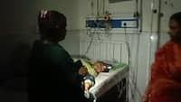 45 मिनट तक अंधेरे में तड़पता रहा मरीज, डॉक्टर ने मोबाइल की फ्लैशलाइट से किया इलाज; बिहार के सरकारी अस्पताल खुली पोल