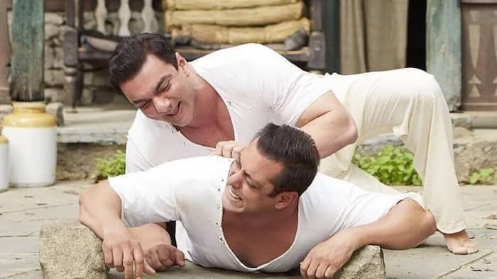 The Alliance: Salman Khan cheers for Sohail Khan as he enters Kunal Kemmu's show as wildcard contestant