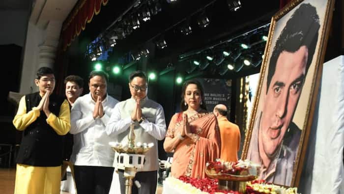Hema Malini celebrates 60 years in cinema with heartfelt tribute to Dharmendra; pictures and videos go viral