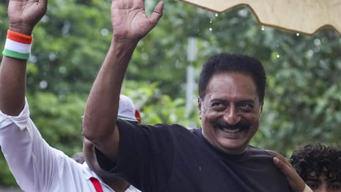 Prakash Raj participates in CJP's Chalo Sansad march, waves Indian Constitution during protest in New Delhi; video goes viral