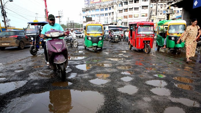 Good news Delhiites! Complaints regarding potholes, waterlogging can be directly registered using THIS app; Check how to file complaint