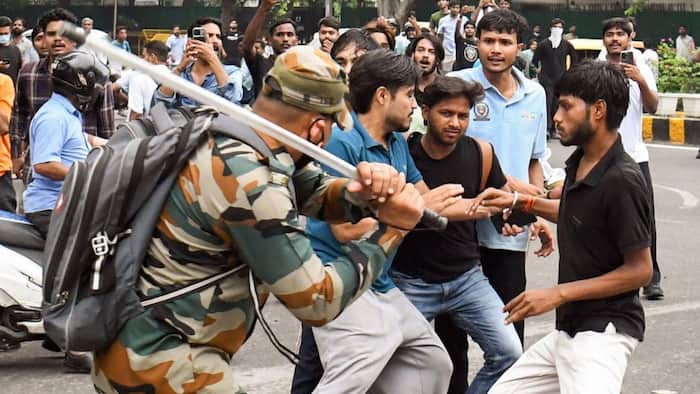 Supreme Court makes strong remark on lathi-charge during student protest, says 'right to peaceful protest is guaranteed under constitution'