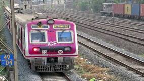 Mumbai local train failure: Commuters fainted, one hospitalised in Titwala-CSMT AC train