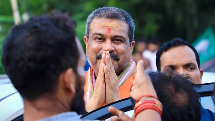 dharmendra-pradhan-salary