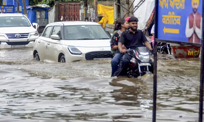 IMD Weather Forecast August 15: Heavy rainfall predicted for Delhi, Punjab, UP, Himachal Pradesh; lightning warning issued | Detailed report