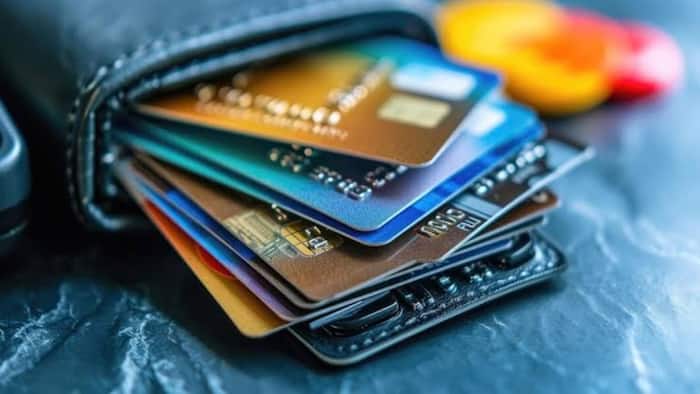 Should you pay only the minimum due on your credit card? Here's the truth