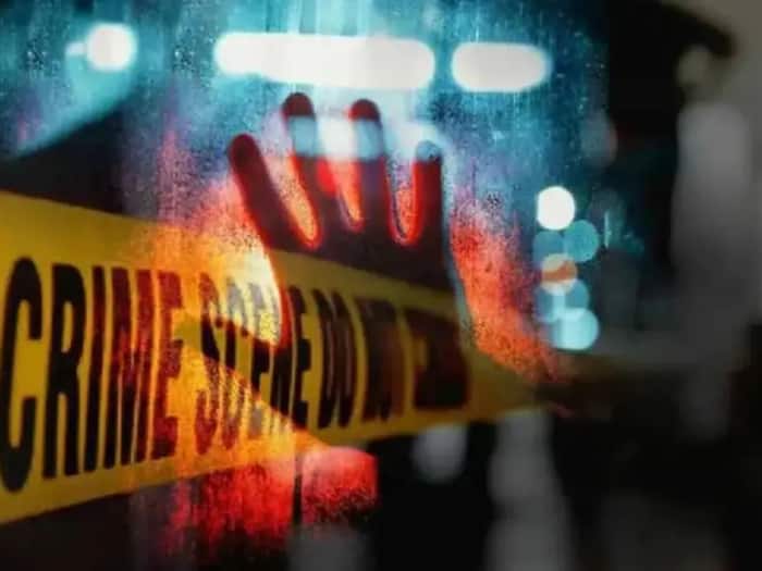 Delhi Police attacked with chilli powder, bricks and sticks in Mukundpur, 3 injured; case registered