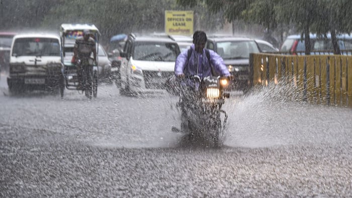 IMD weather forecast August 6: Delhi to receive heavy rainfall; Showers predicted in Kerala, Goa, MP | Check weather update