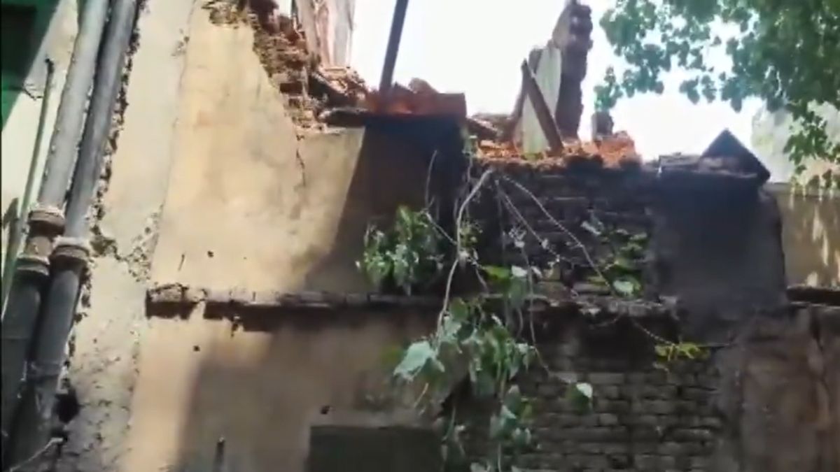 Indian Building Code One feared dead, 3 injured after building collapses in Delhi's Karol Bagh