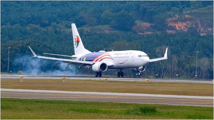 Laser light disorients pilot, Malaysia Airlines flight approaching Kolkata circles before landing