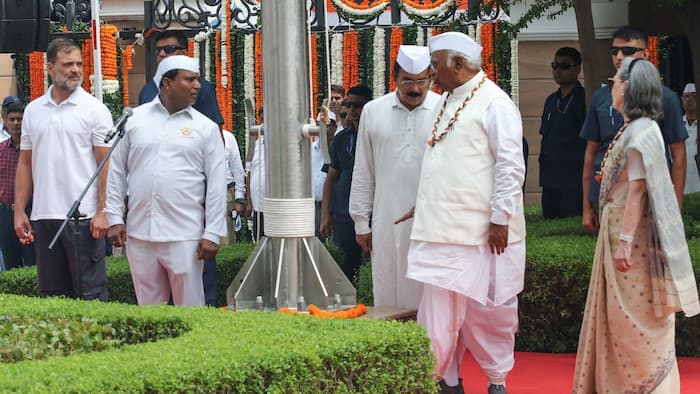 Vande Mataram Row: BJP files complaint against Sonia Gandhi, demands apology