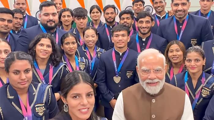 PM Modi with Indian medallists from the Commonwealth Games 2026(Credits: IANS)