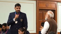 PM Modi meets Indian Commonwealth Games contingent, boxer Narender’s Pakistan story leaves everyone in splits